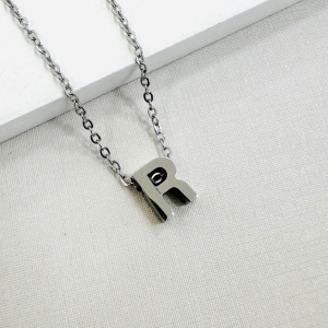 Colar letra R aço inoxidável