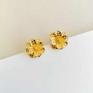 Brinco flor 8 pétalas sobreposta