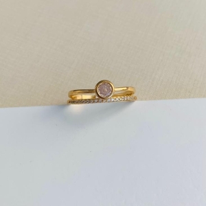 Anel fio liso e cravejado com zirconia