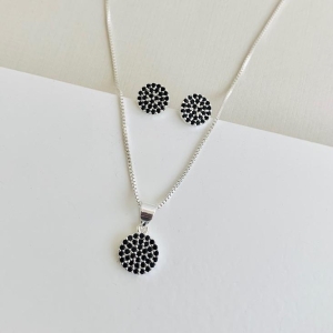 Conjunto circulo preto cravejado