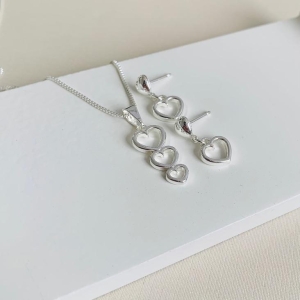 Conjunto corações lisos vazados