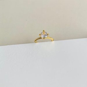 Anel solitario alto agarras cravejadas