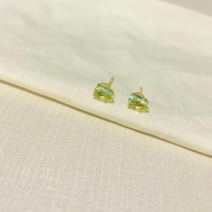 Brinco gota verde água dourada m