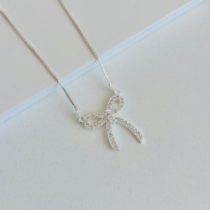 Colar laço cravejada