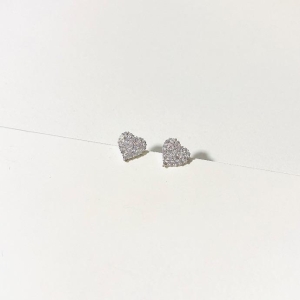 Brinco coração cravejado