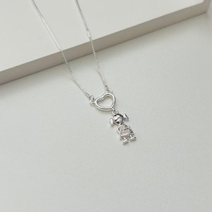 Colar menina com coração vazado