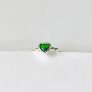 Anel lux coração zirconia verde esmeralda