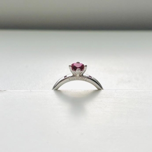 Anel zirconia coração vermelho com 