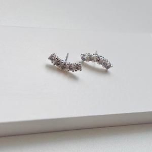 Brinco ear cuff 5 zircônias
