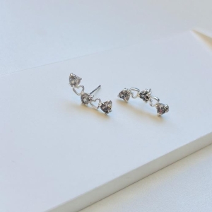 Brinco ear cuff coraçoes zirconias