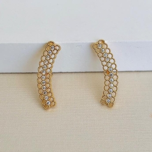 Brinco ear cuff cravejado