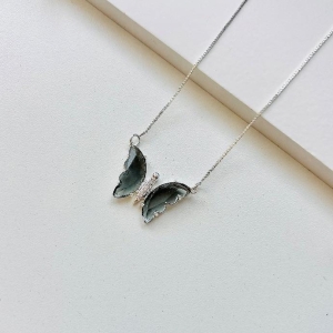 Colar borboleta preta