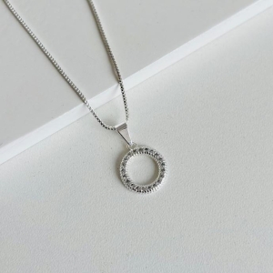 Colar circulo cravejado