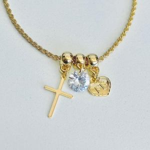 Pulseira berloque cruz, ponto de luz e coração