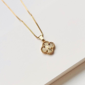 Colar trevinho dourado