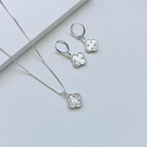 Conjunto trevinho pratiado