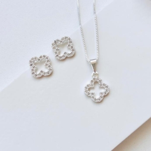 Conjunto trevo cravejado