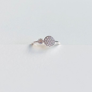 Anel circulo cravejado e zirconia