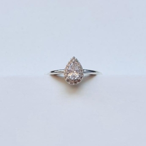 Anel gota zirconia com cravejado