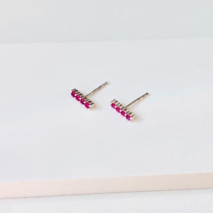 Brinco fio 4 zirconias rosa