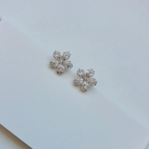 Brinco flor zirconia navete