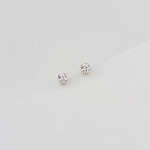 Brinco zirconia quadrada pequena