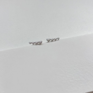 Brinco quatro corações diamantados