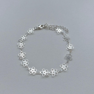 Pulseira florzinhas vazadas