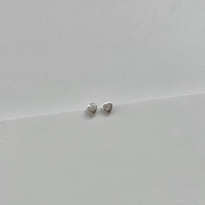 Brinco coraçãozinho zirconia