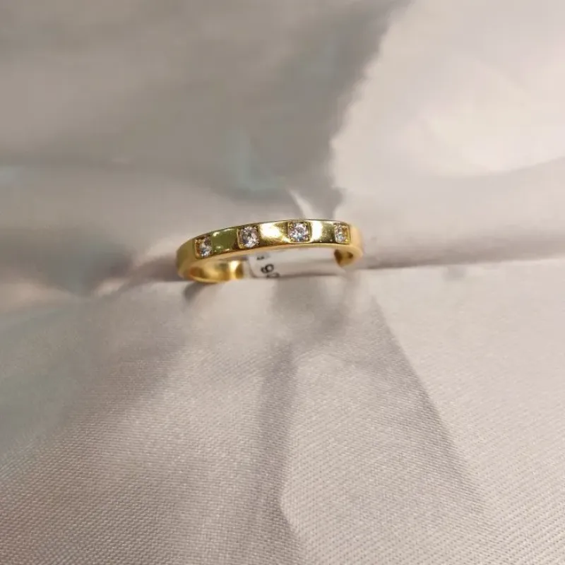 Anel luxo quatro zircônias