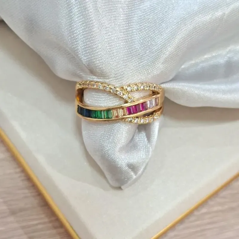 Anel luxo trabalhado com zircônias colors