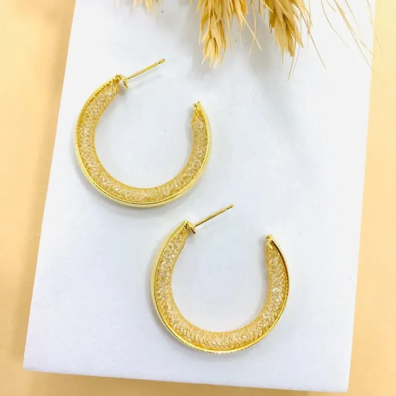 Argola mulher elegante