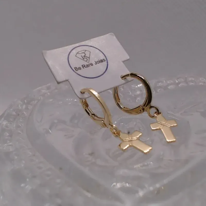 Brinco argolinha com cruz especial
