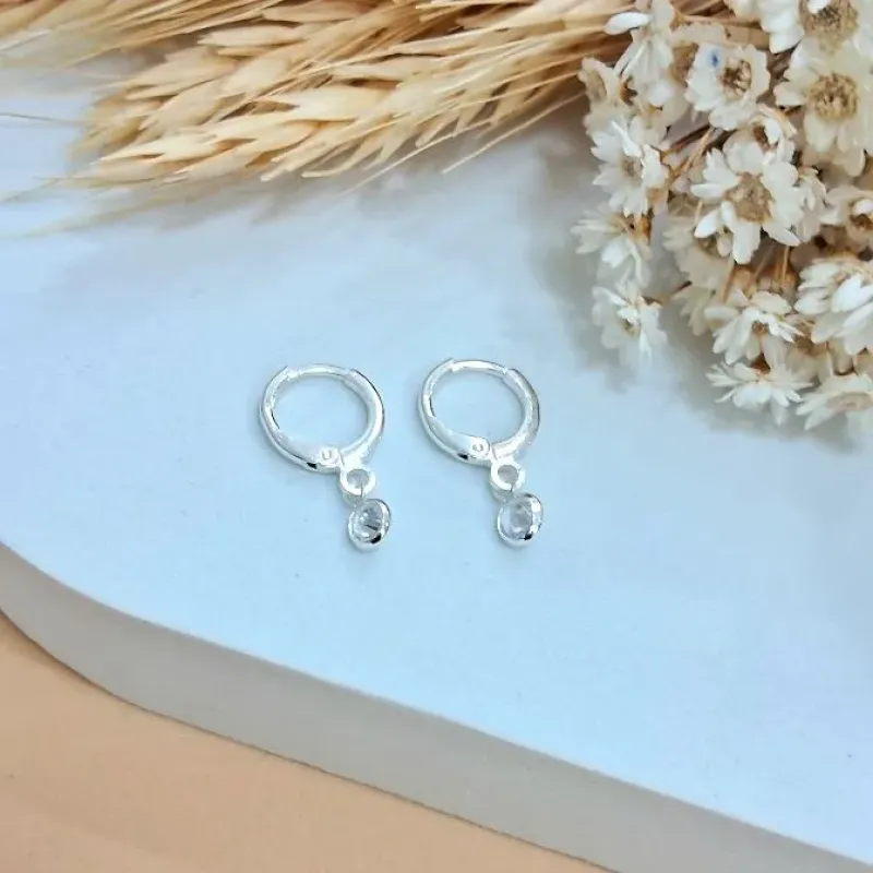 Brinco argolinha com ponto de luz - prata
