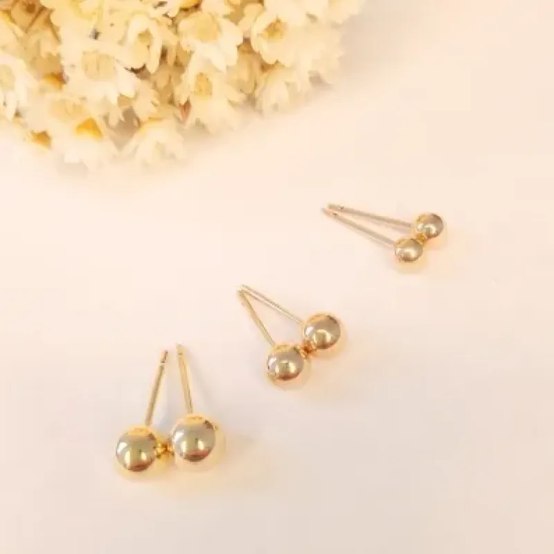Brinco bolinha P gold