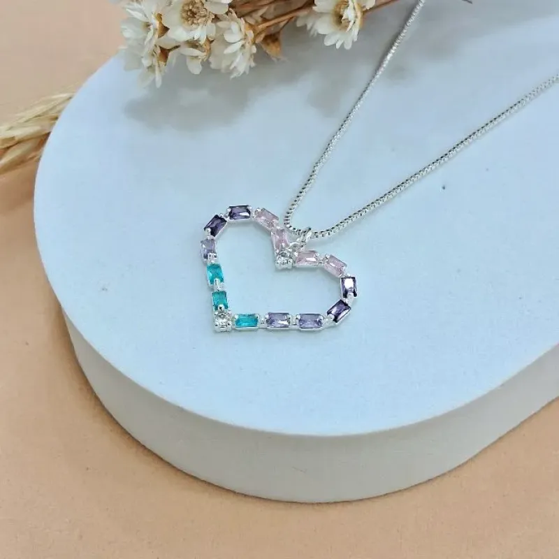 Colar Coração Luxuoso Lateral Colors Banho em Prata