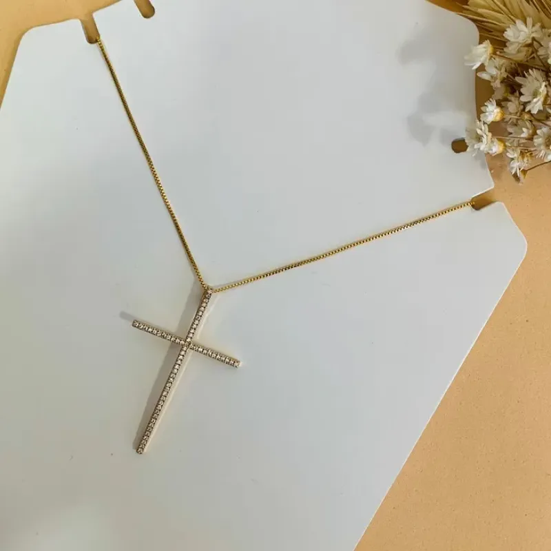Colar cruz g cravejada cristal