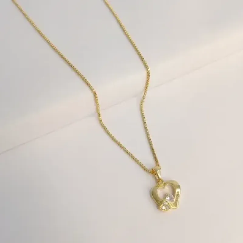 Colar pingente coração com zircônia