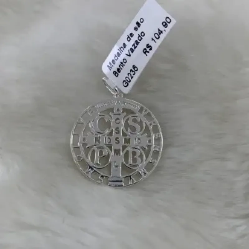 Medalha de são Bento Vazado Banho Prata