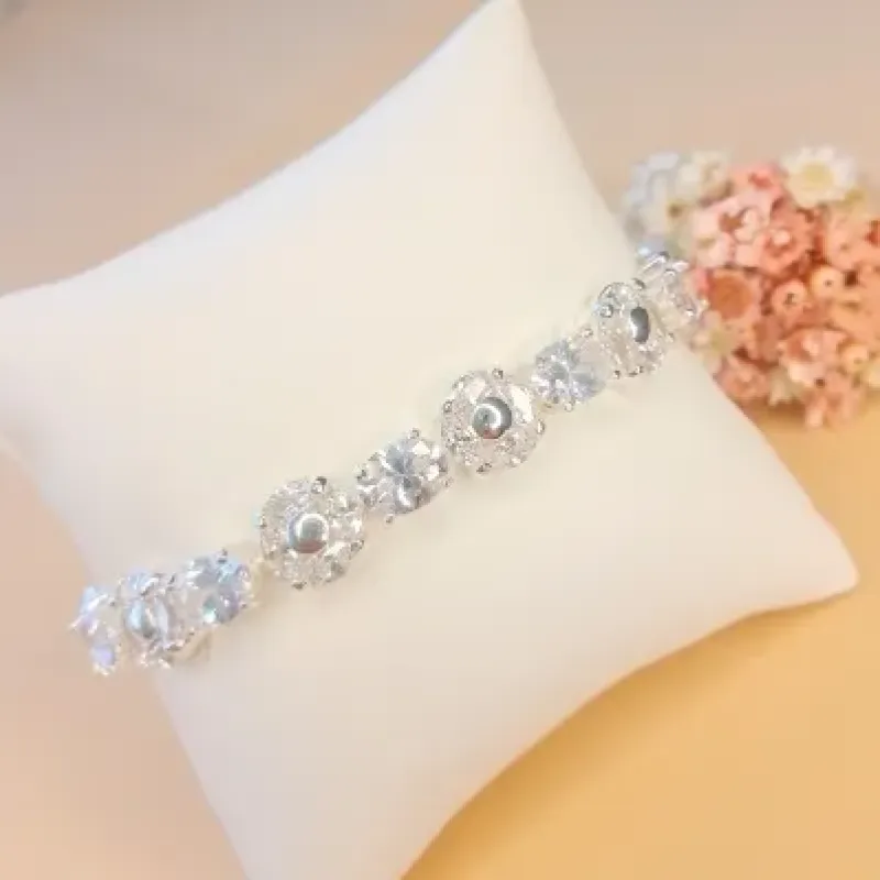 Pulseira com zircônias luxuosas banho em prata