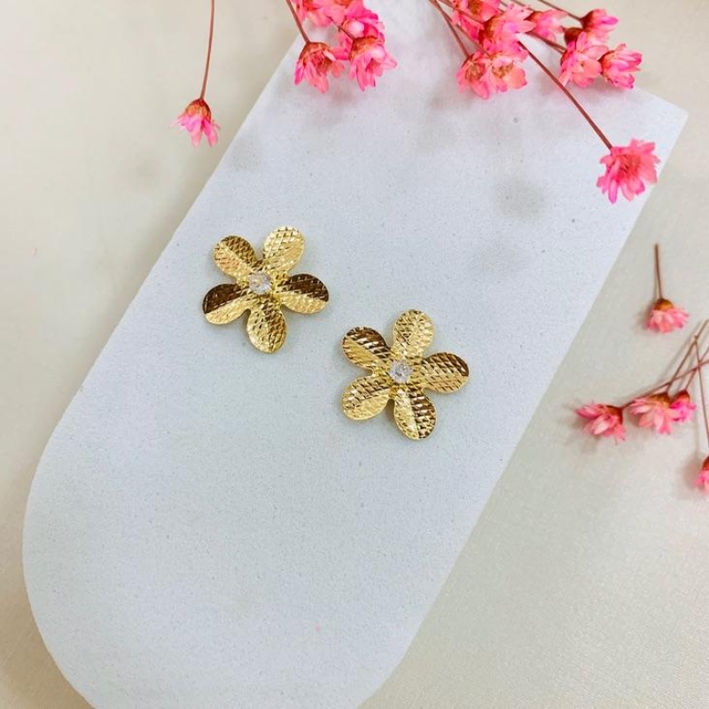 Brinco flor diamantada