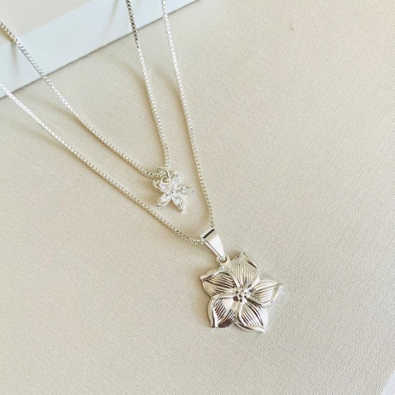 Colar flor de 5 pétalas lisa com flor pp cravejada