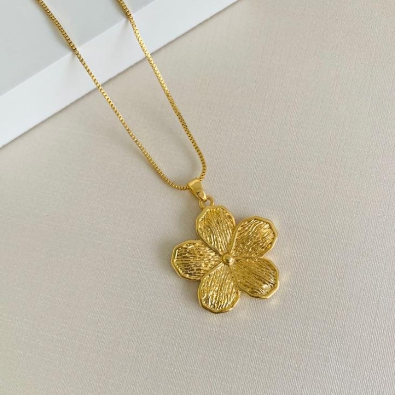 Colar flor lisa orgânica
