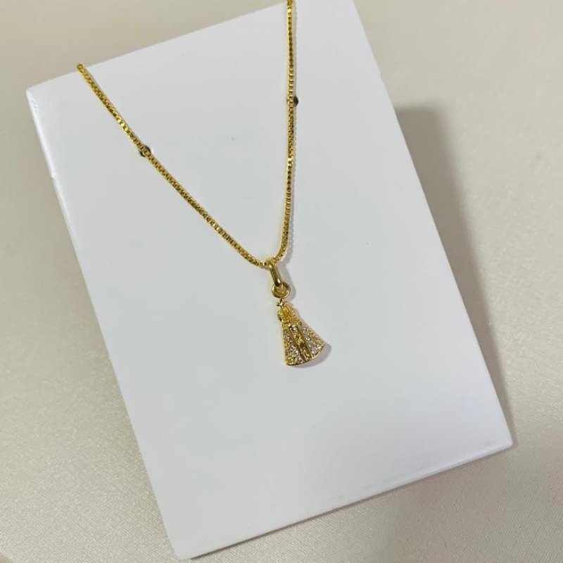 Colar mini Nossa Senhora cravejada