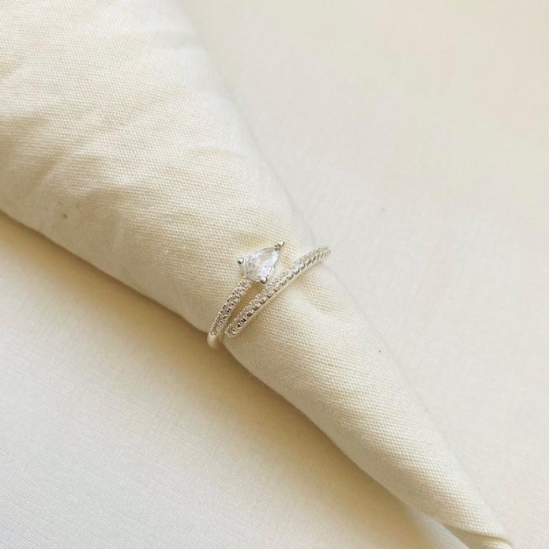 Anel Ajustável cravejado com gota de zirconia