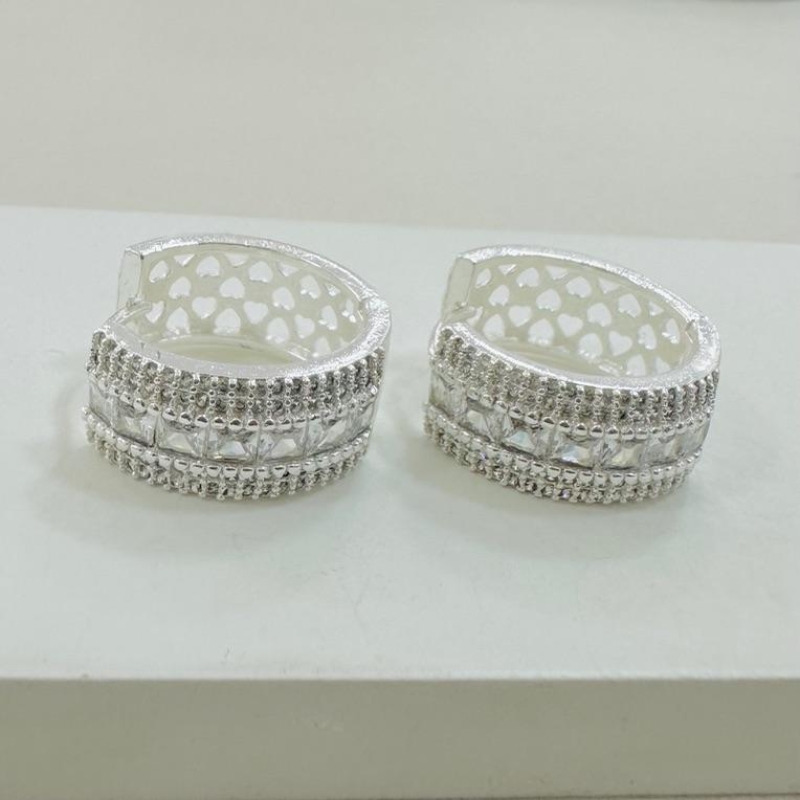 Argola Luxuosa com zirconias
