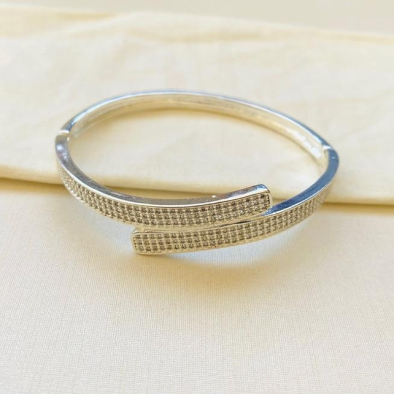Bracelete cravejado zircônias