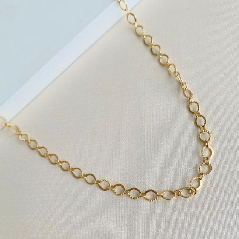 Choker elos com detalhes
