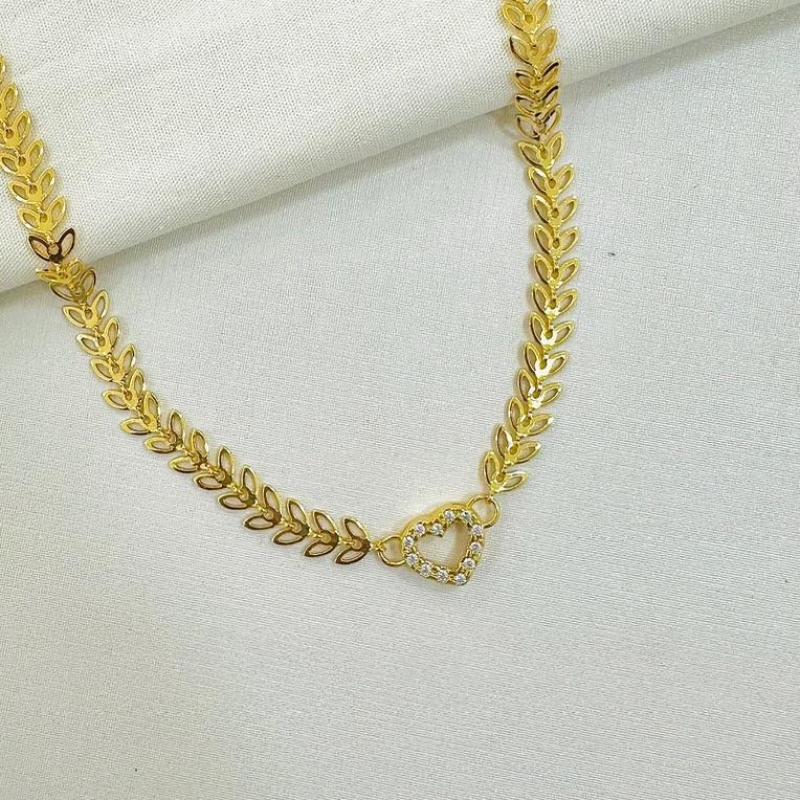 Choker escamas vazadas com coração