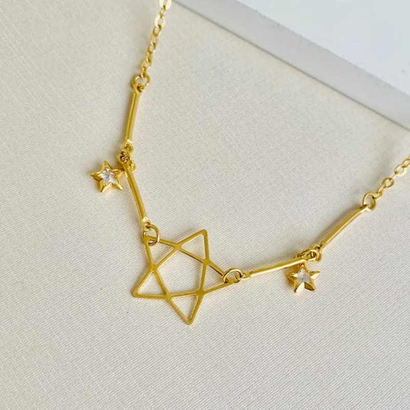 Choker estelar com estrelas em zircônias e estrela vazada